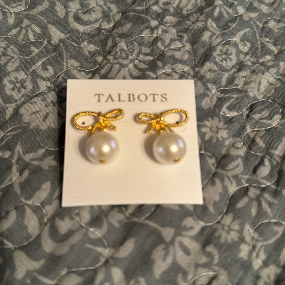 Talbots Gold Bow Post Earrings with Pearl, Ribbon Earrings, Pearl Drop. NWT